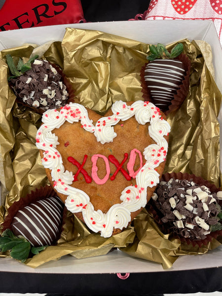 6" Heart Cookie Cake & Four Chocolate Dipped Strawberries COMBO BOX! - Pre Order for Valentine's Day